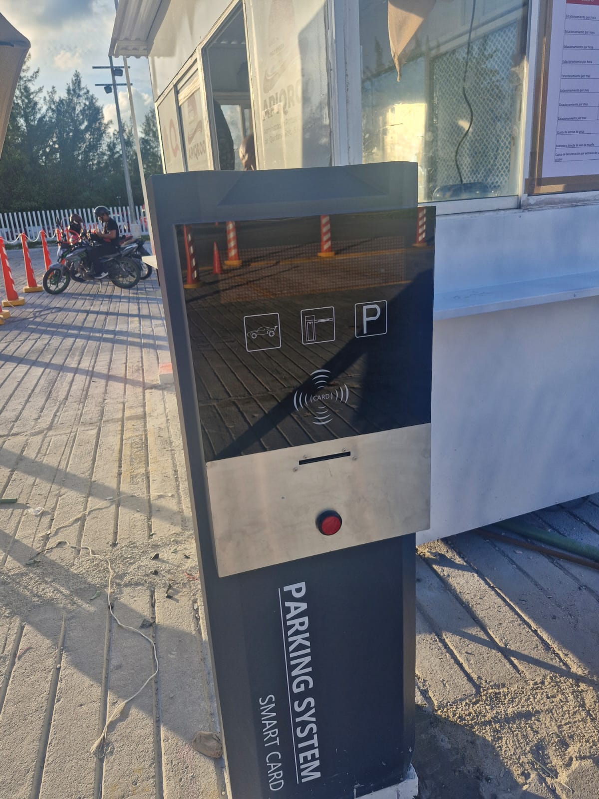 Lector QR y código de barras para acceso